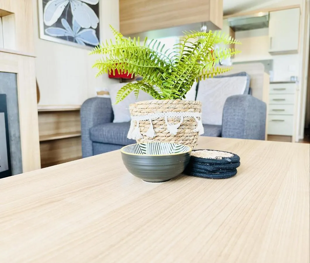 Отель Cosy Corner Файли