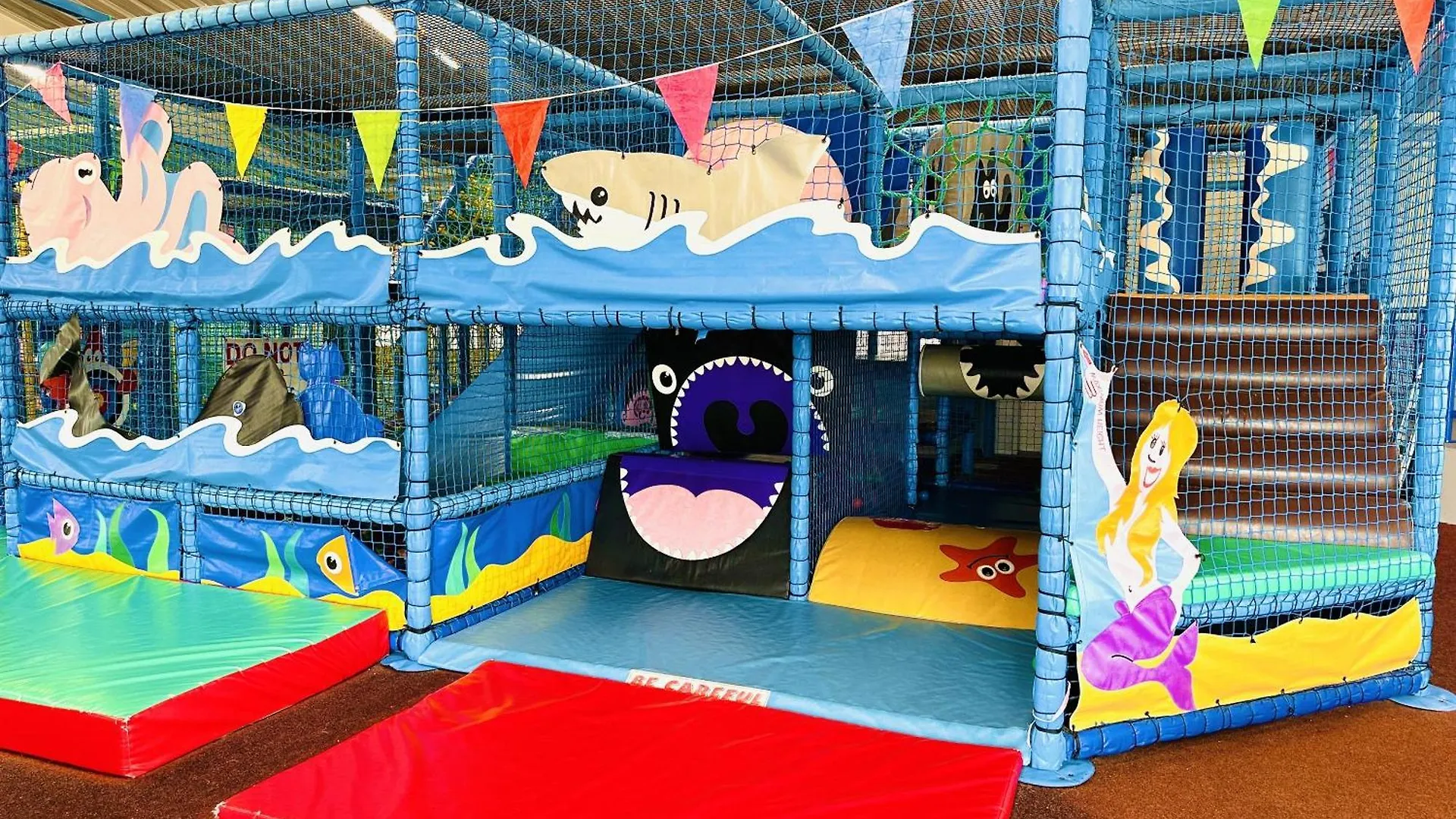 Отель Cosy Corner Файли