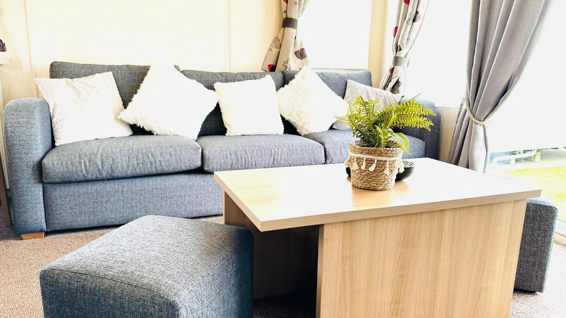 Отель Cosy Corner Файли